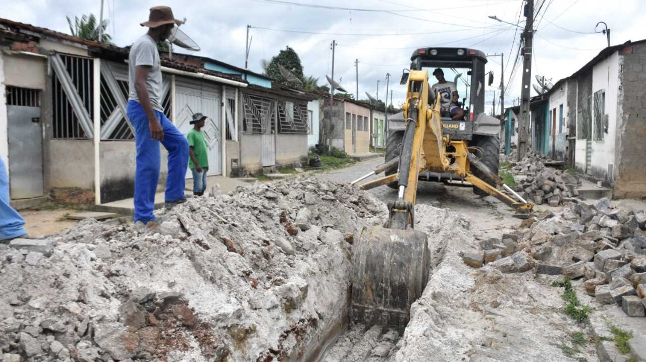 Camacã: Após 20 anos moradores das Casas Novas em Leoventura comemoram o início da obra de esgotamento sanitário
